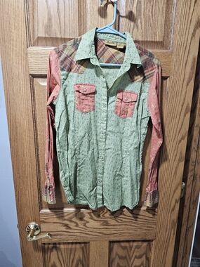 Western Patchwork Button-Up Shirt in Mint Green & Dusty Rose